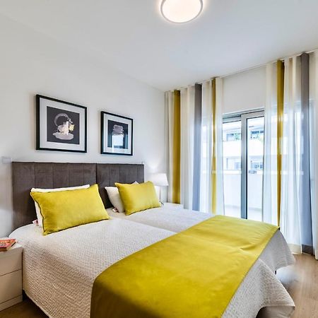 Coolhouses Lagos, 2 Bed Stylish City Flat, Rooftop Shared Pool, Clayheart Extérieur photo