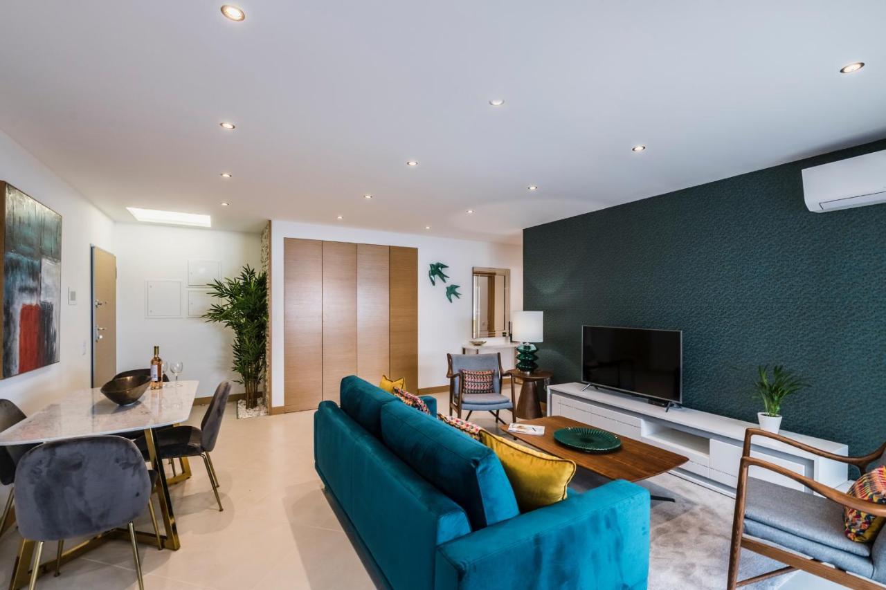 Coolhouses Lagos, 2 Bed Stylish City Flat, Rooftop Shared Pool, Clayheart Extérieur photo