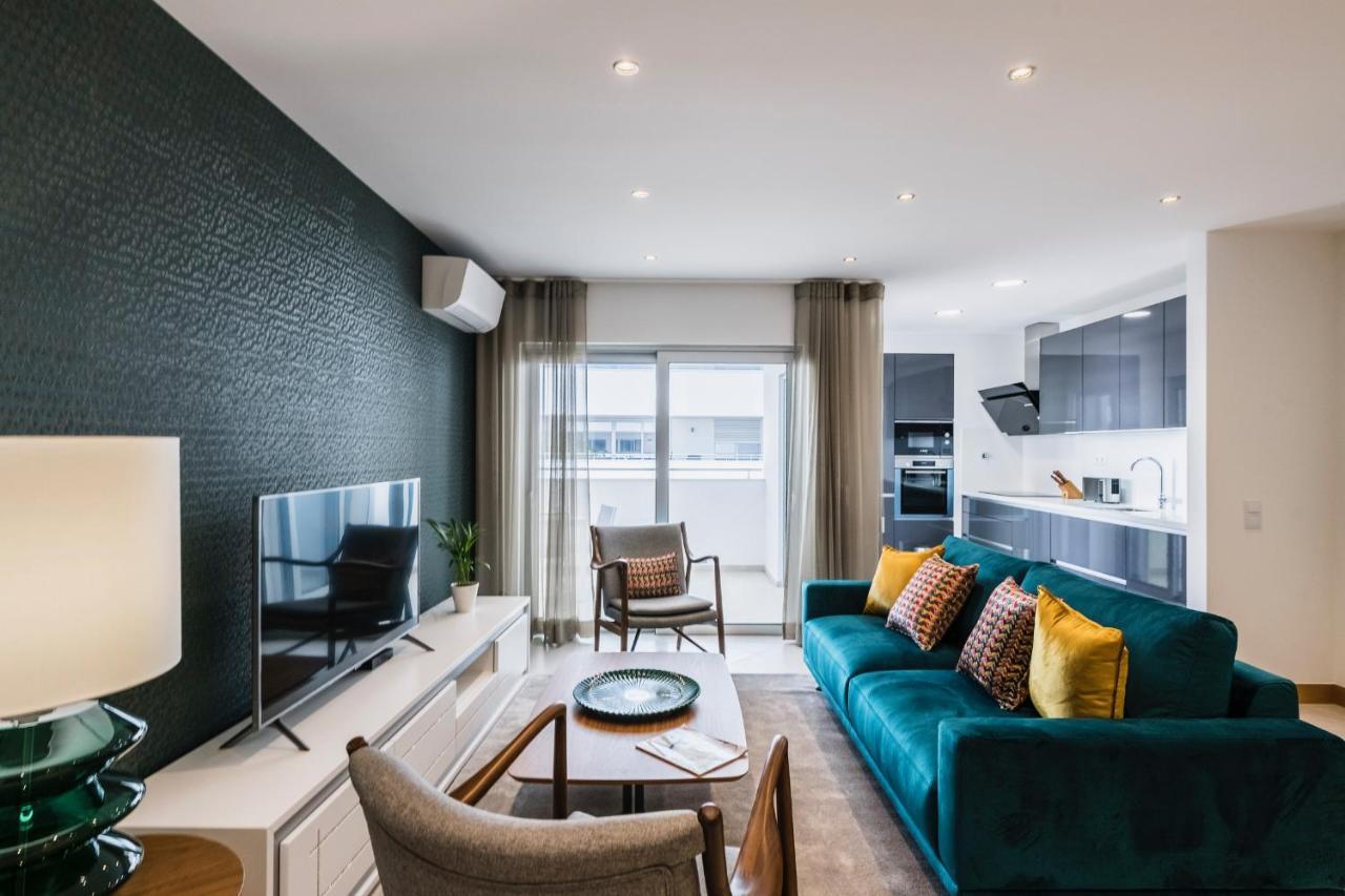 Coolhouses Lagos, 2 Bed Stylish City Flat, Rooftop Shared Pool, Clayheart Extérieur photo