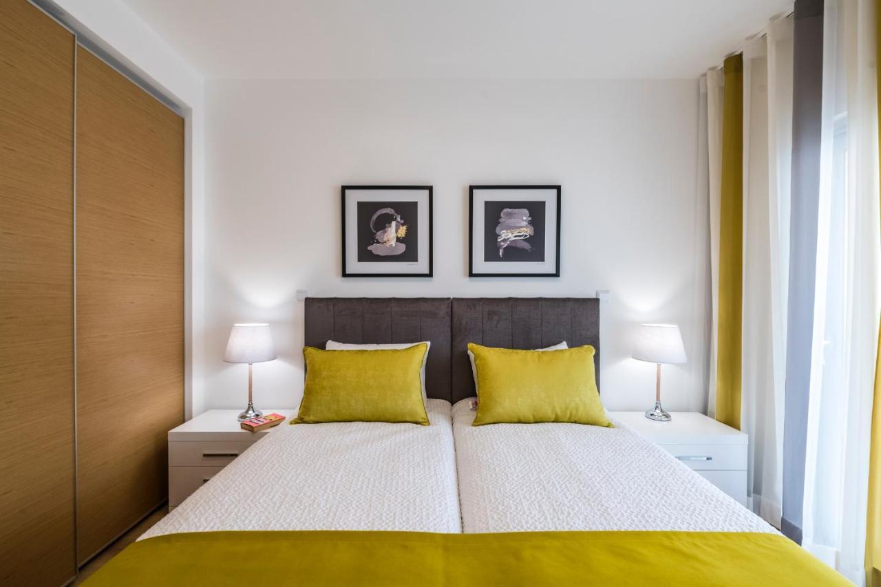 Coolhouses Lagos, 2 Bed Stylish City Flat, Rooftop Shared Pool, Clayheart Extérieur photo