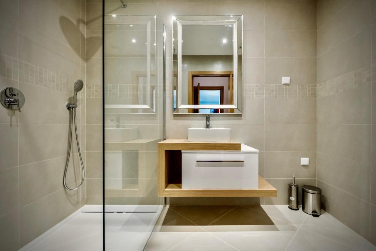 Coolhouses Lagos, 2 Bed Stylish City Flat, Rooftop Shared Pool, Clayheart Extérieur photo