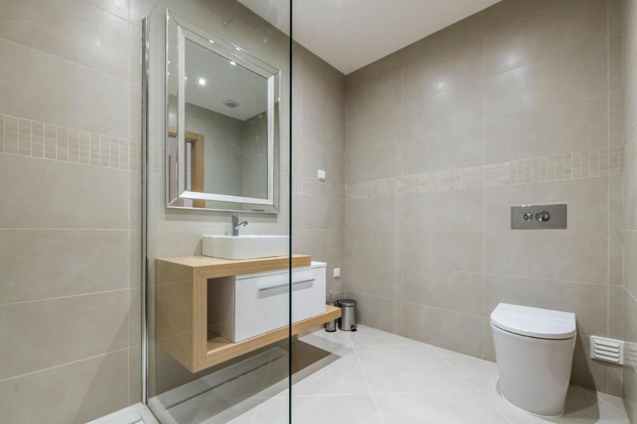 Coolhouses Lagos, 2 Bed Stylish City Flat, Rooftop Shared Pool, Clayheart Extérieur photo