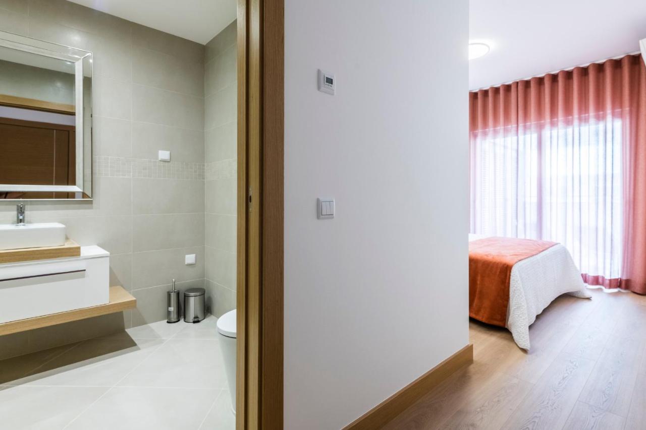Coolhouses Lagos, 2 Bed Stylish City Flat, Rooftop Shared Pool, Clayheart Extérieur photo
