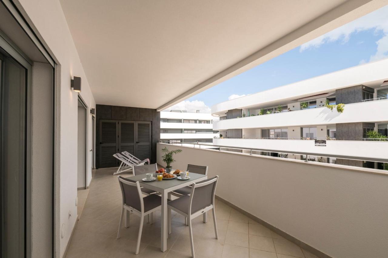 Coolhouses Lagos, 2 Bed Stylish City Flat, Rooftop Shared Pool, Clayheart Extérieur photo