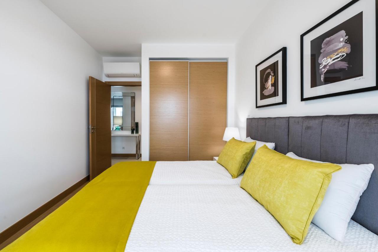 Coolhouses Lagos, 2 Bed Stylish City Flat, Rooftop Shared Pool, Clayheart Extérieur photo